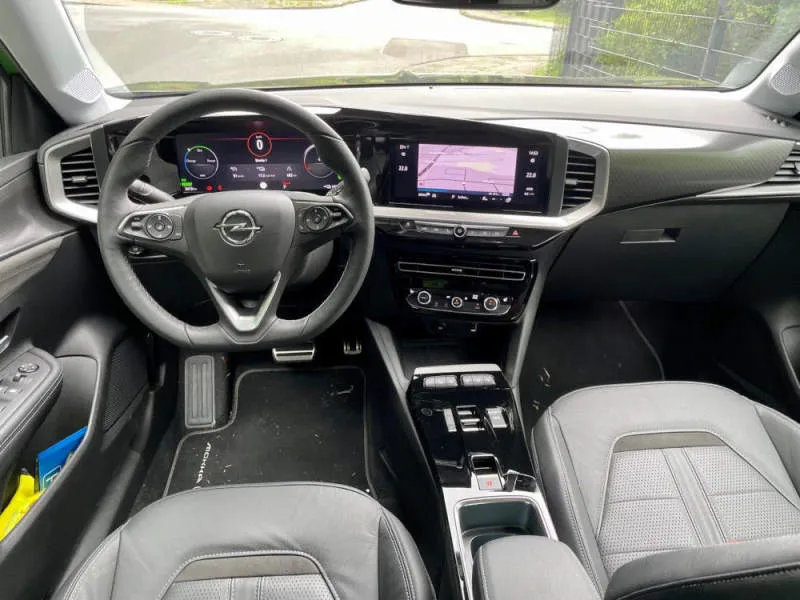 Desain Interior Mobil