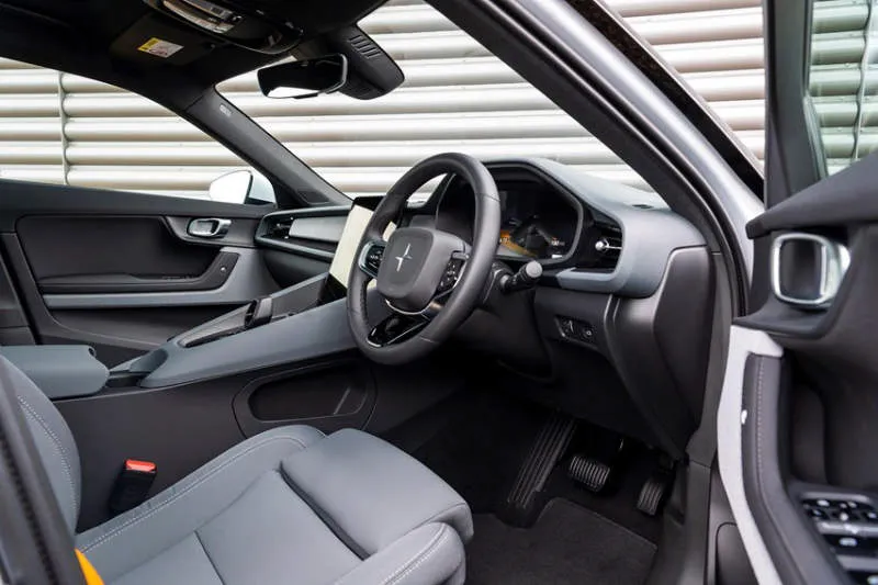 Desain Interior Mobil