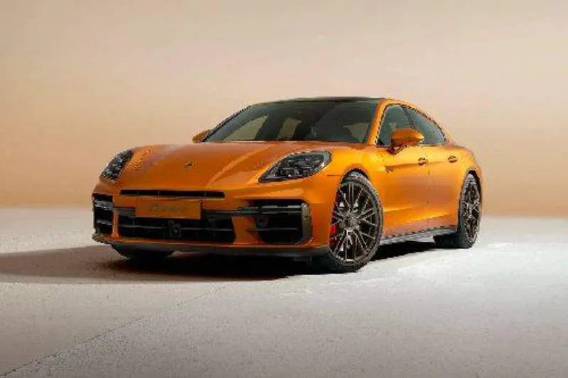 Porsche Panamera Biru