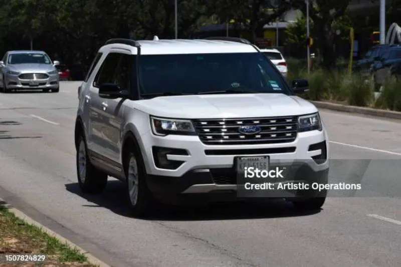 Ford Explorer EV Abu-abu