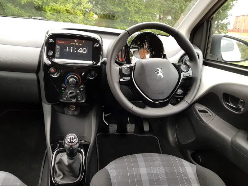 Desain Interior Mobil