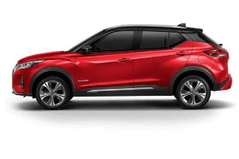 Nissan Kicks Play Radian Red dengan atap hitam