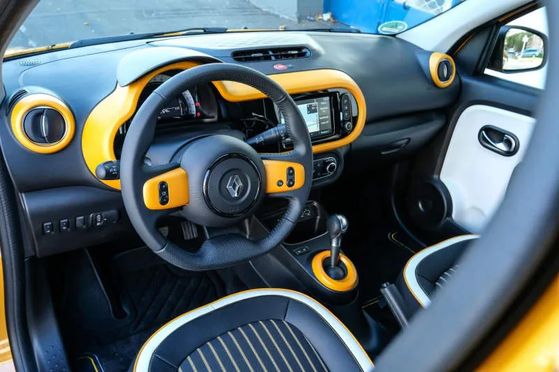 Desain Interior Mobil