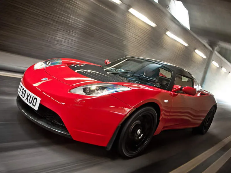Tesla Roadster Hitam solid