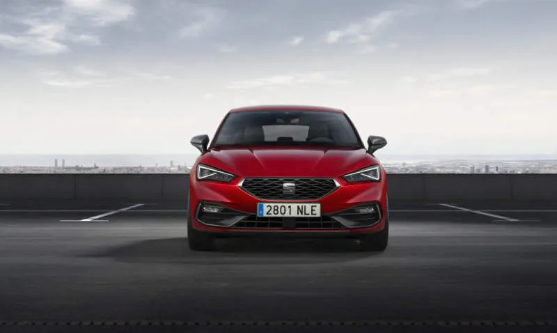 SEAT Leon IV 1.0 TSI (110 Hp) Merah