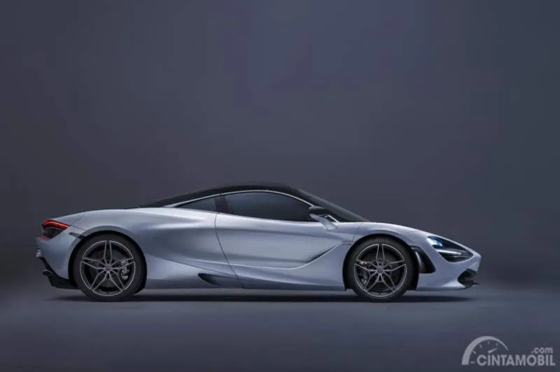 McLaren 720S Biru