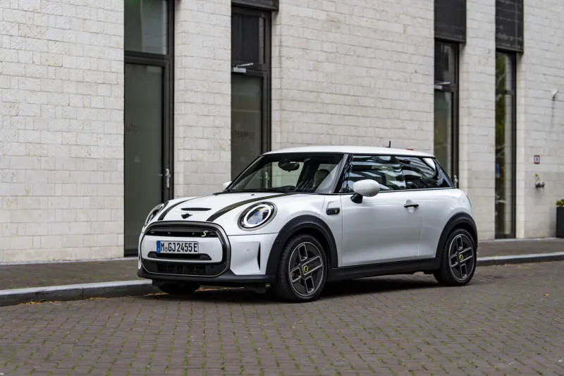 MINI Cooper SE Chili Red II