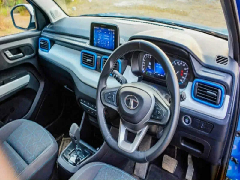 Desain Interior Mobil