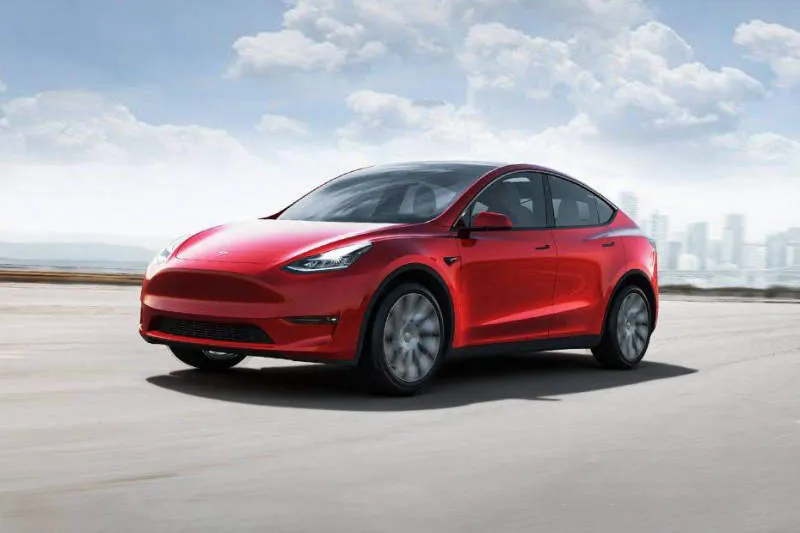 Tesla Model 3 Perak Metalik