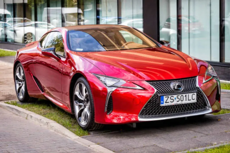 Lexus LC Merah