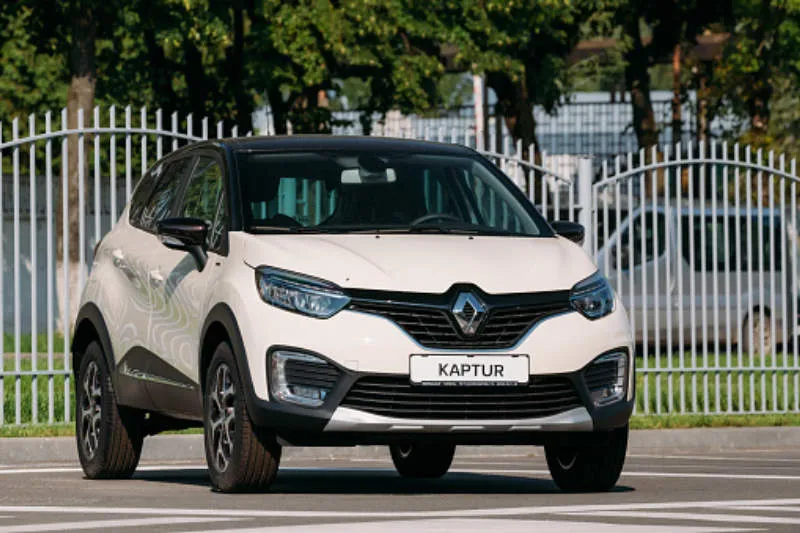 Renault Captur Merah